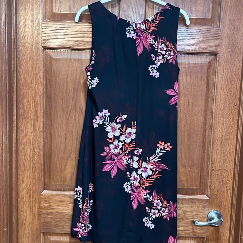 Women’s size 14 sleeveless floral dress.